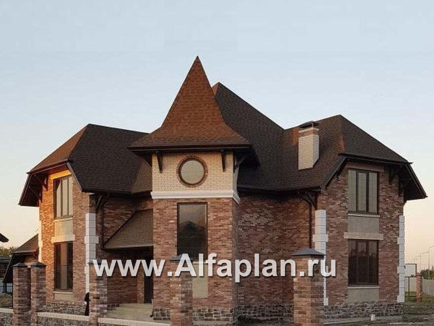 «Аскольд» - проект двухэтажного дома с террасой, планировка дома по диагонали, в стиле замка с башней, для углового участка - дизайн дома №1